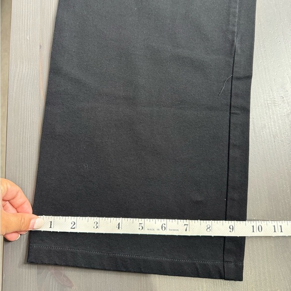St. John Women’s Yellow label Black Jeans - Picture 5 of 9